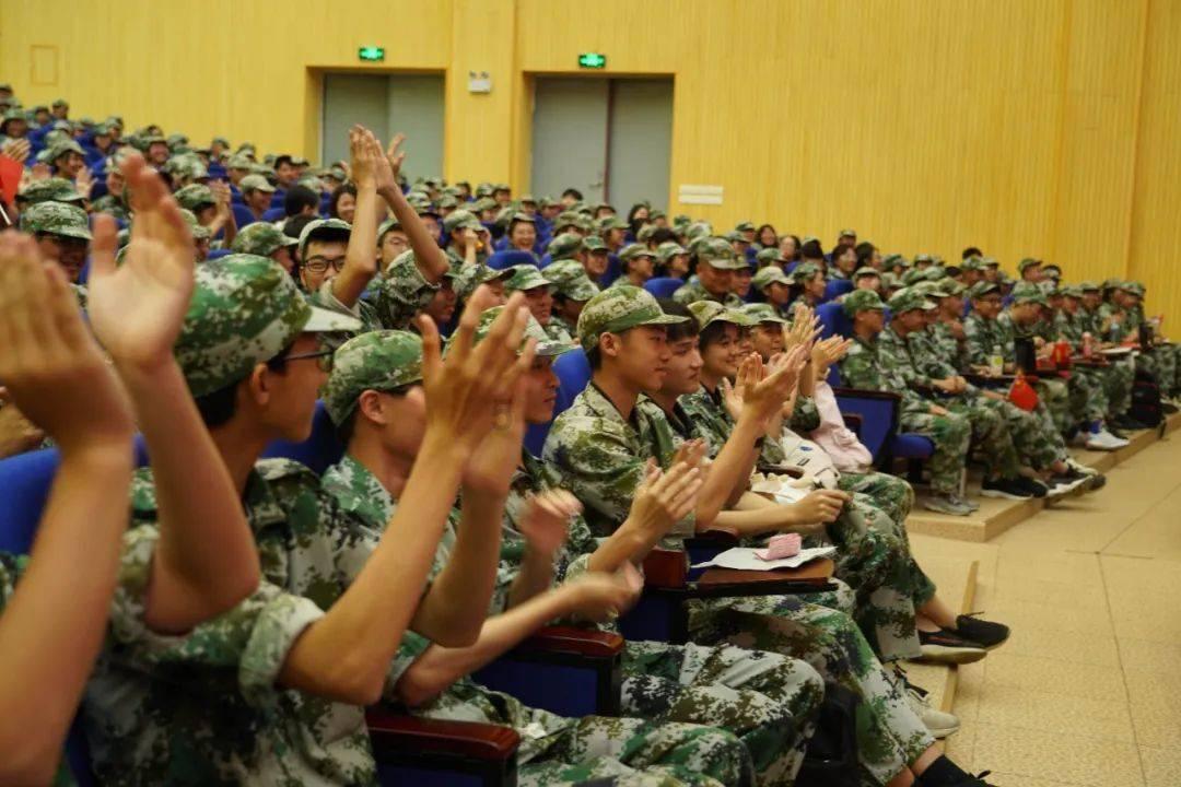 怎么看待办公室恋情???-机智问答网页,智能解答您的疑问